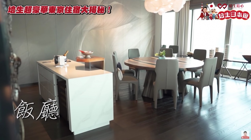 鍾培生稱CEO係佢嘅好朋友,獲得友情價入住,又大讚客飯廳好大好闊落