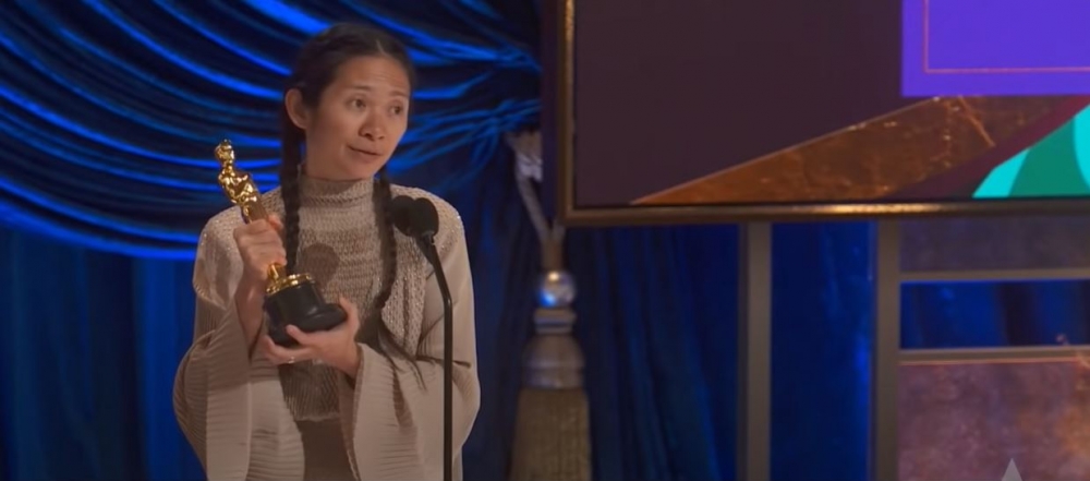 趙婷雖出生於中國,但其後到美國發展事業。