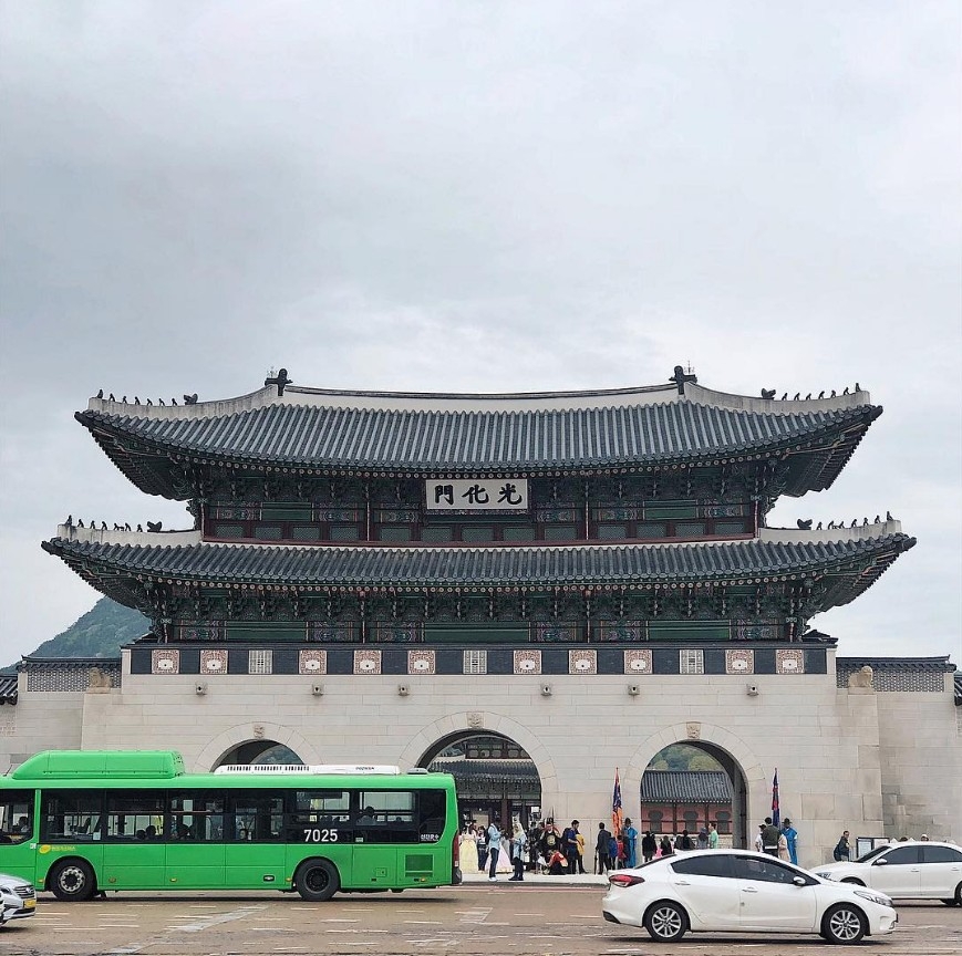 外國旅客須準備登機前24小時内的RAT快測或PCR檢測。