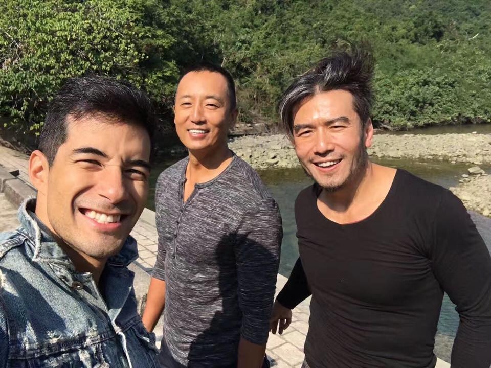 淡出娛樂圈多年嘅莫家堯仍然同唔少圈中好友保持聯絡,佢曾與唐文龍相約揸電單車