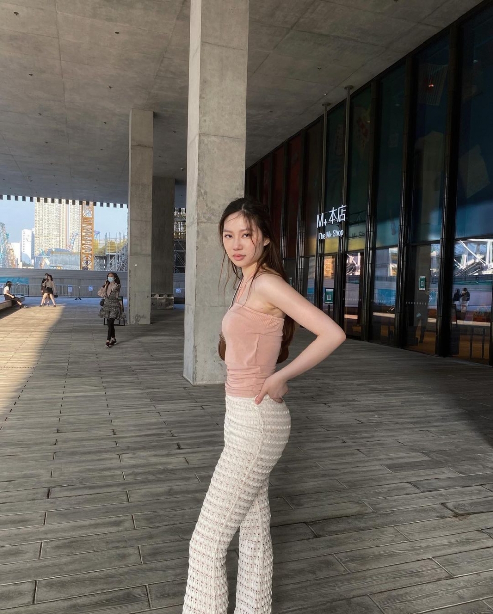 甄子丹18歲大女兒身形高挑,似足媽媽!