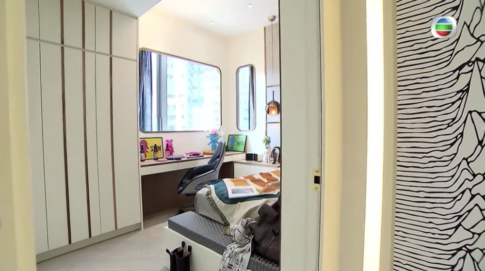 最近電視節目《家居‧築則》就分享咗位於鴨脷洲嘅「南區‧左岸」單位，有網友發現與Tyson Yoshi豪宅裝修、設計十分相似。