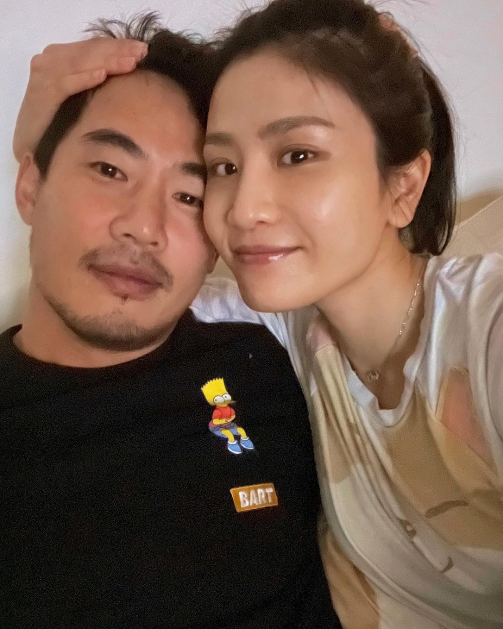 有網民留言「挑機」,直指見到Coffee喺中環蘭桂坊同一班外藉男士玩得好開心,又稱:「希望你快啲放生你老公」