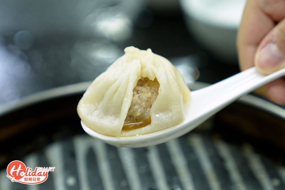 一咬湯汁滿瀉,味道鮮甜且不帶油膩感!