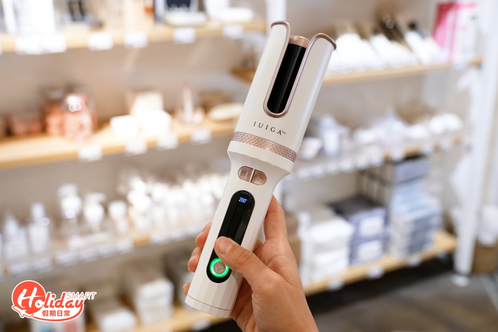 另外充電式無線自動捲髮器配備3種溫度模式,機身配以玫瑰金作色調,更顯高貴!