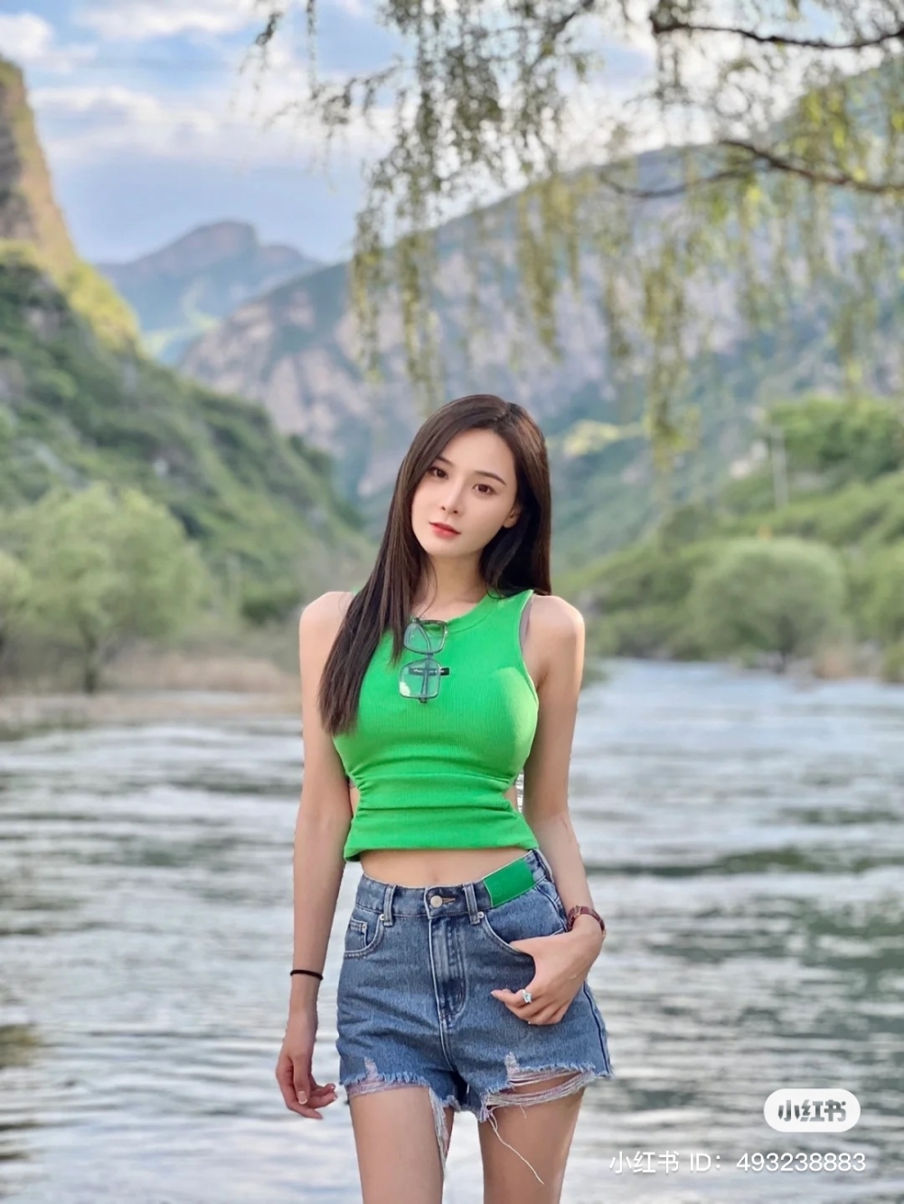 有網友指張穎穎極有可能有爆料人,佢唔止從汪小菲到獲得北京兩層樓、價值200萬豪車、現金轉帳等,而且汪小菲每次都被佢鬧又唔敢駁嘴,做第三者做到好似正印咁!