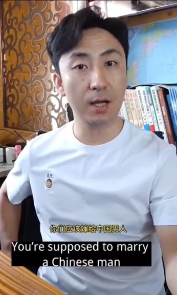 片末強調覺得內地女生就應該同內地男生結婚?!
