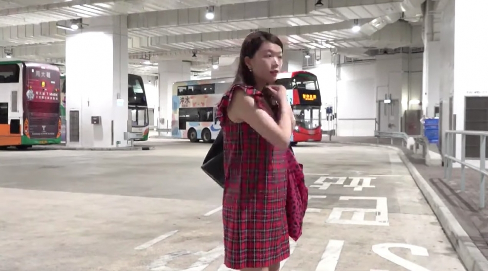 佳麗似乎揀錯衫，完全唔顯身型！