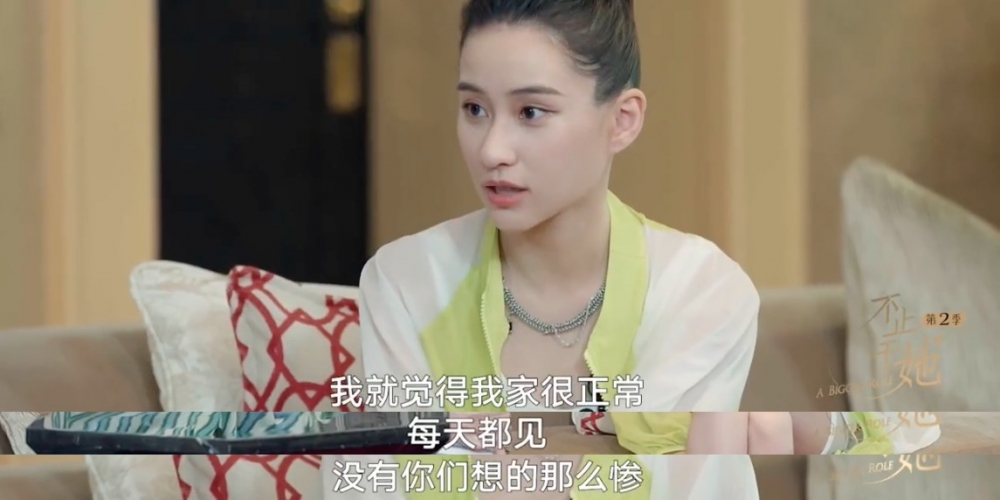 主持人提到賭王有好多子女,問超蓮幾耐會見爸爸一次,何超蓮即回:「每天都見啊!」