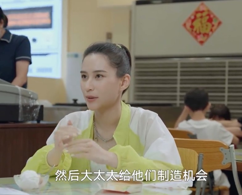 超蓮稱大太太幫佢哋製造機會:「(大太太)跟我媽說希望你能幫我照顧好他(賭王),因為我也沒辦法照顧他到老,所以(賭王同三太)才在一起的。」