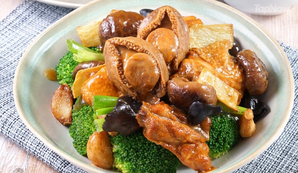 花雕鮑魚雲耳炆雞