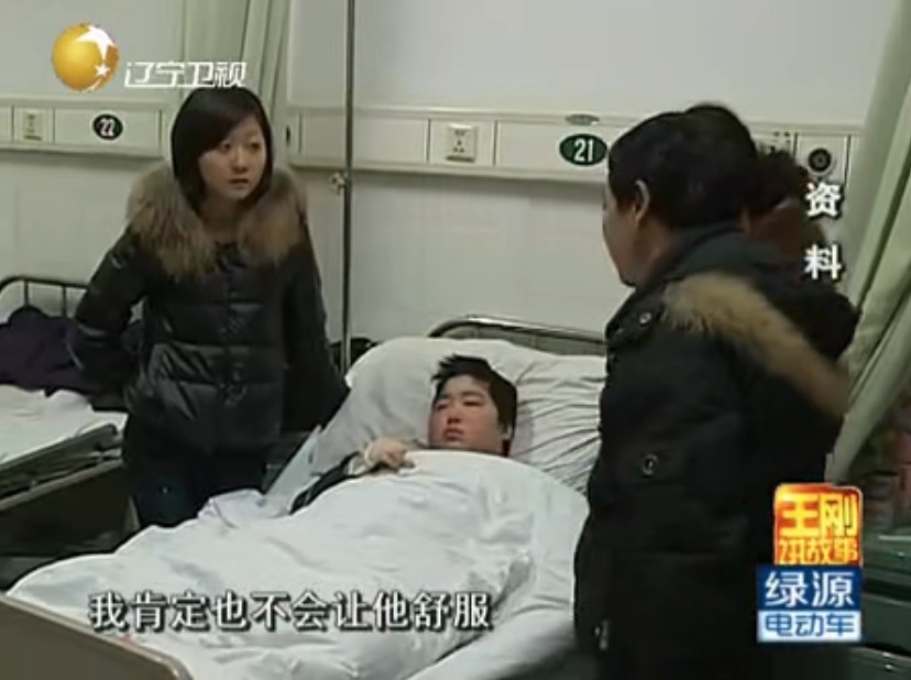 送走女兒第二年,陳玲如願以償誕下兒子揚揚。不過好景不常,揚揚14歲時因為患病而要接受骨髓移植