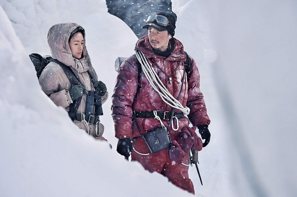 由於天氣關係，二人最終迷路，頭3個星期都係靠攜帶嘅食物維生！