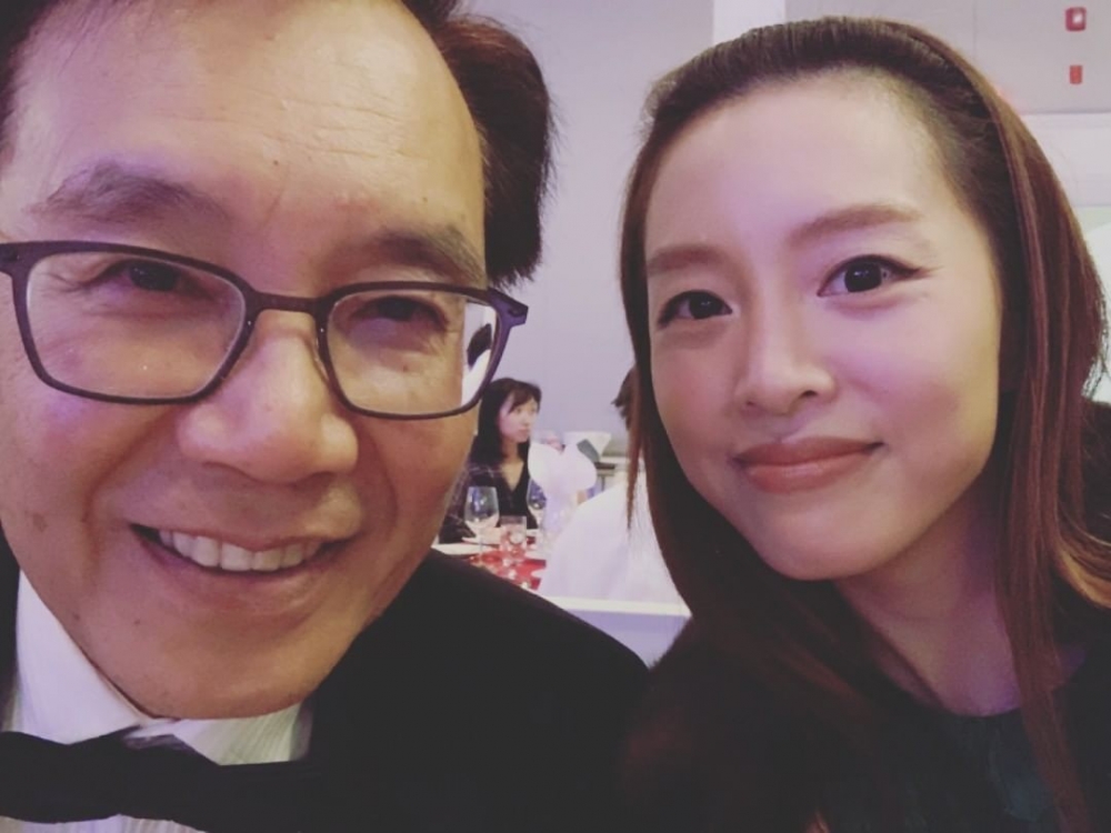 與爸爸合照