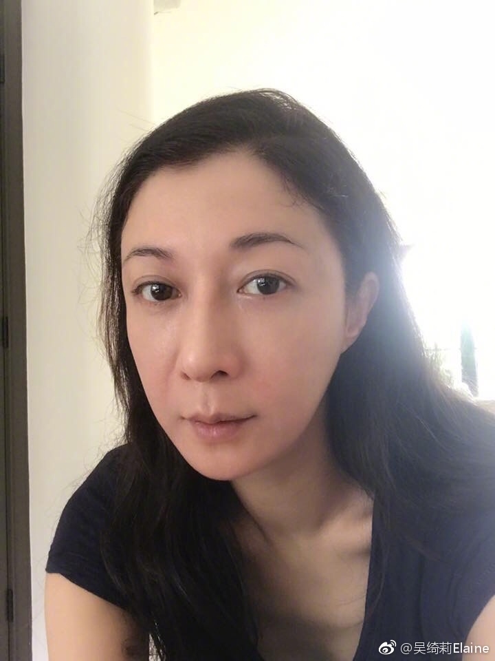 自2021年出演ViuTV劇集《太平紋身店》後就甚少於幕前出現嘅吳綺莉開拓其他嘅賺錢機會