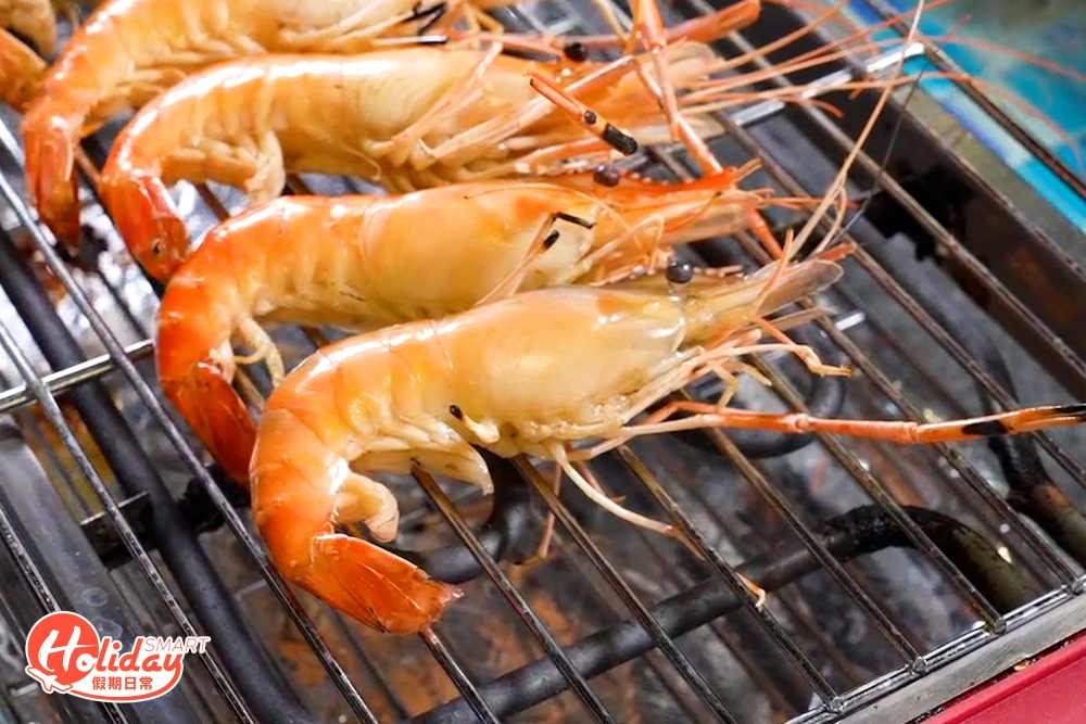 大頭蝦食落啖啖肉，隻隻爆多蝦膏，即捉即燒，蝦肉結實彈牙。