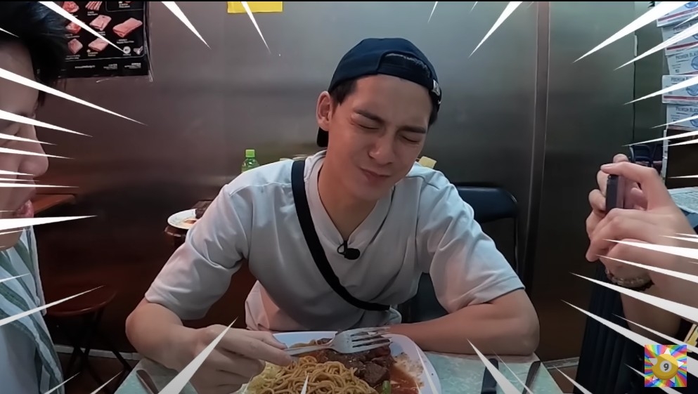 主持們見到Dickson容貌都大笑起來。