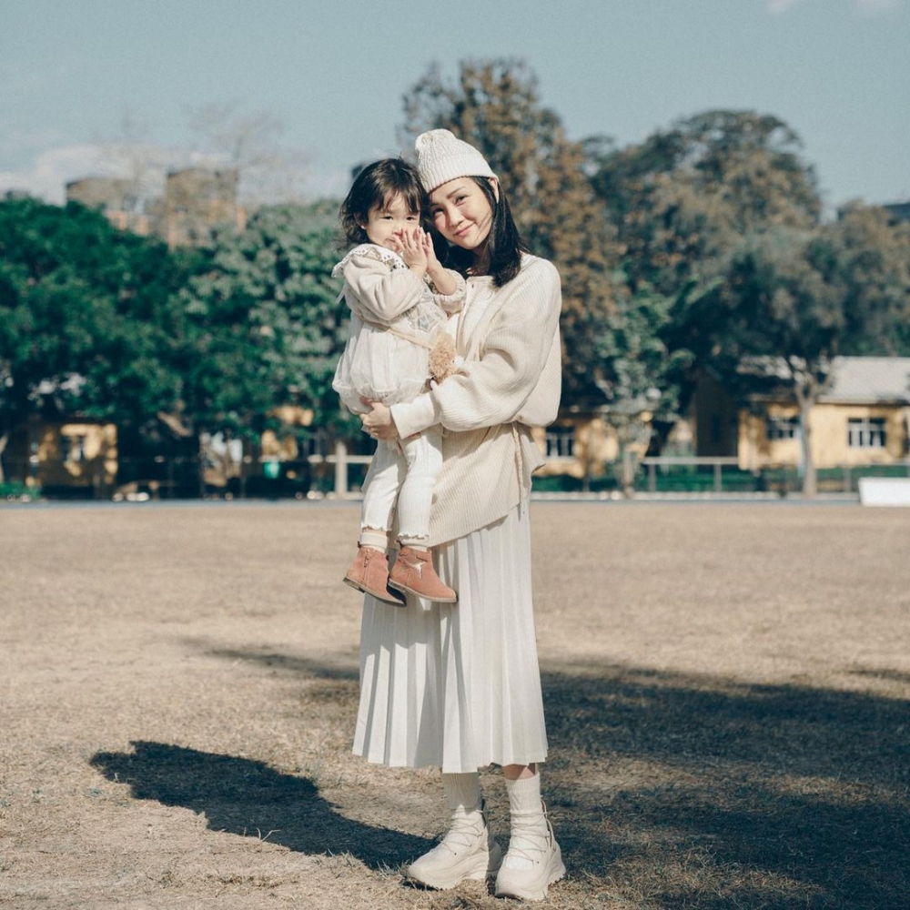 謝安琪更為女兒開設IG,分享佢嘅可愛日常。