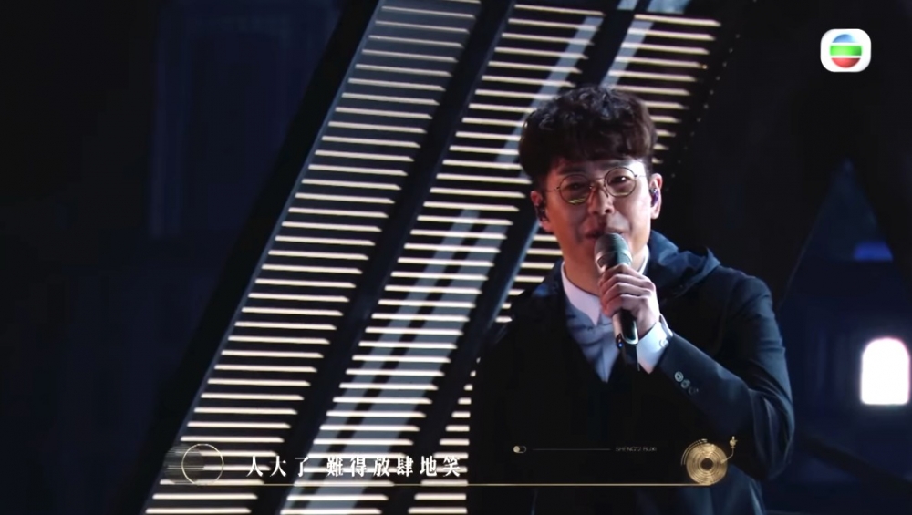 二人一唱一和咁表演，似乎非常合拍！