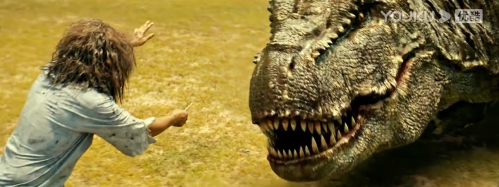 仲當恐龍係寵物咁養，餵佢食小零食
