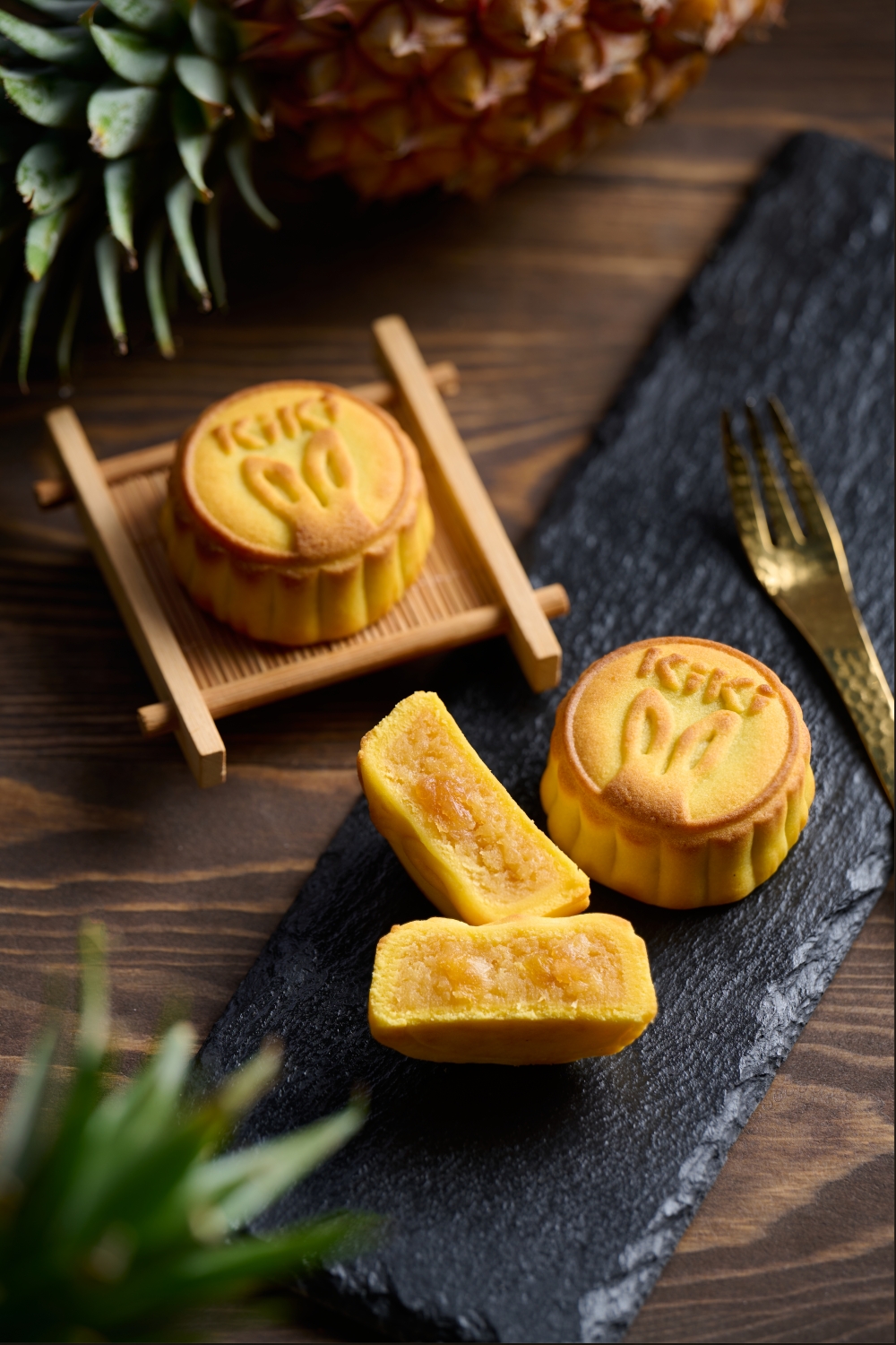 鳳梨奶皇月餅。