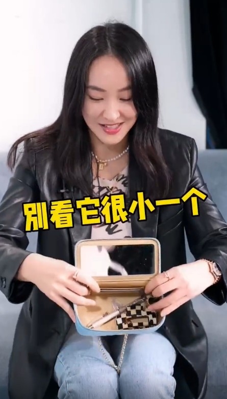 陳瀅手袋外型好細，但容量卻非常大！