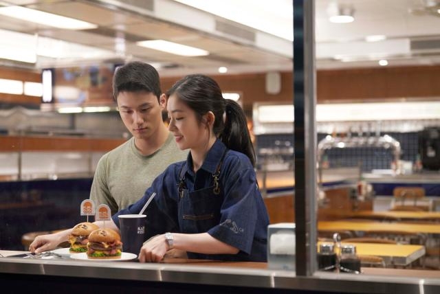 有人指Burger嘅市價同All day breakfast其實都係差唔多