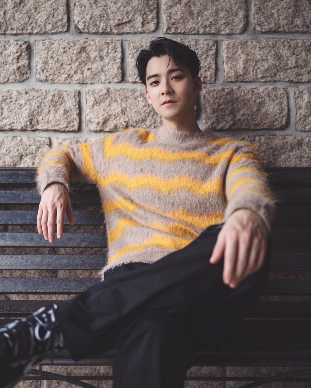 余德丞近日同YouTube頻道「9BoThew 膠保廢」合作，一齊點評被網民評為有伏嘅餐廳。