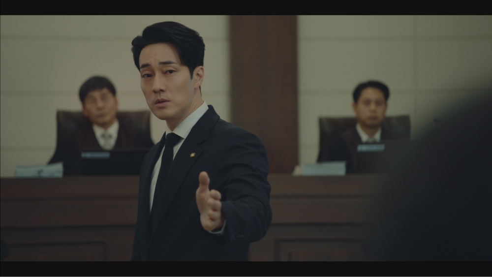 《醫法刑事》故事中，蘇志燮原本係個天才外科醫生，後來變身成為「神勇律師」登上法庭。