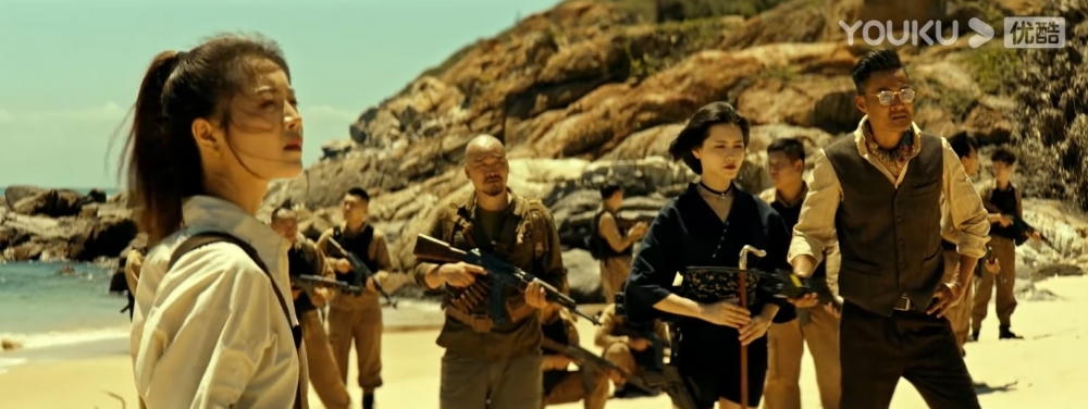 而當年地質學家嘅女兒就決定帶同研究隊重回島嶼，搵返爸爸當年失蹤真相！