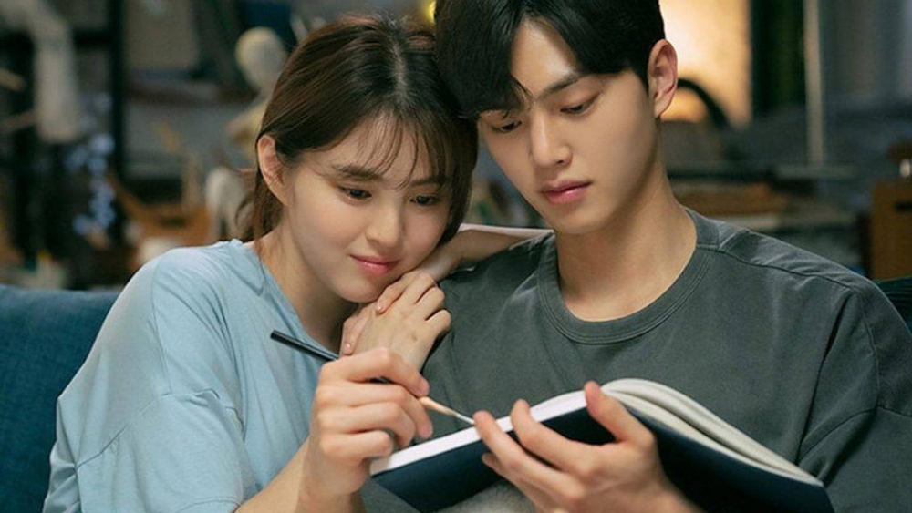 據悉，二人已經交往2年，曾經短暫同居，但疫情導致二人無法見面！