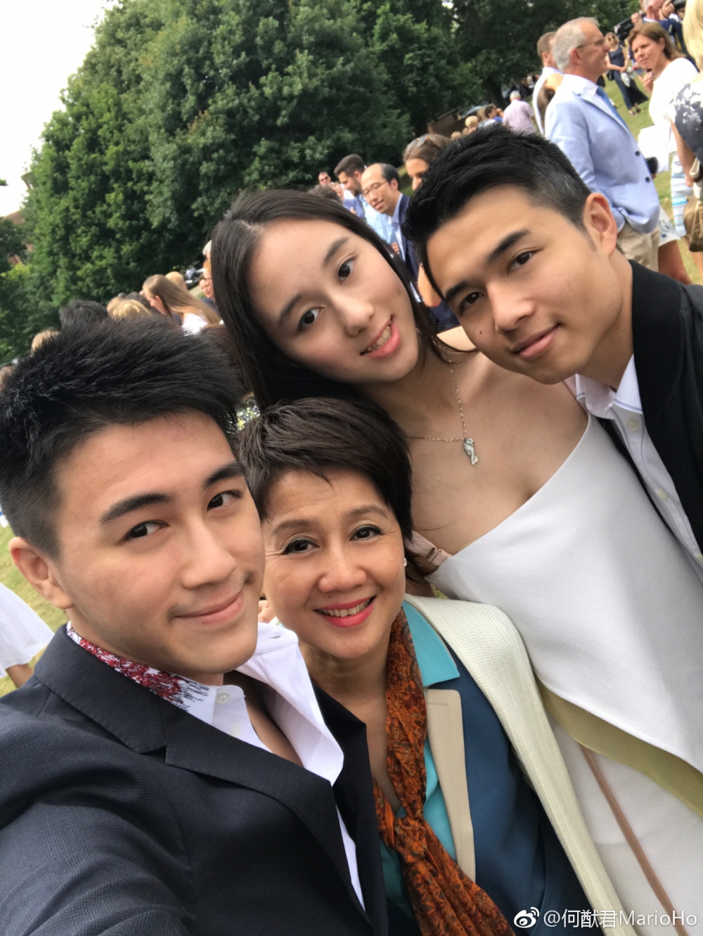 已故賭王何鴻燊嘅細女何超欣集萬千寵愛於一身
