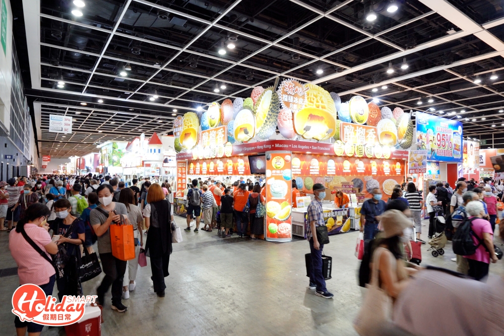 年度飲食界盛事香港美食博覽今年再度歸來,將於8月11日起一連5日在灣仔會展開鑼,一如往年,美食博覽會設有公眾館及尊貴美食區,匯聚多家參展商,包羅水果、零食、飲品、酒類、熟食和海鮮等,網羅多個知名品牌。