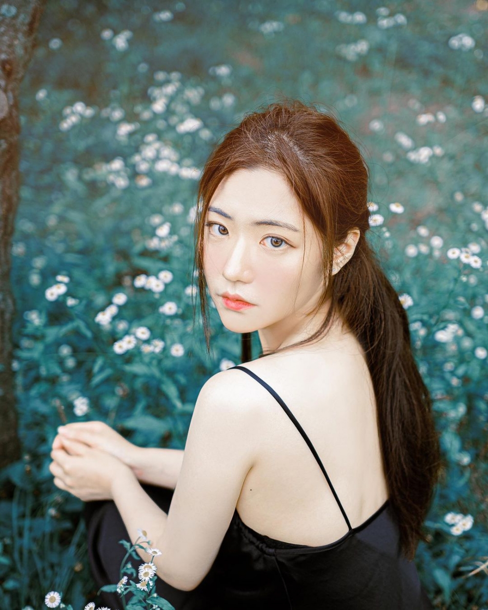 擁有超正身材的金娜妍是一位模特兒。