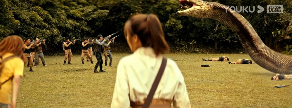 眼鏡蛇好強大，即使用盡所有方法都擊退唔到！