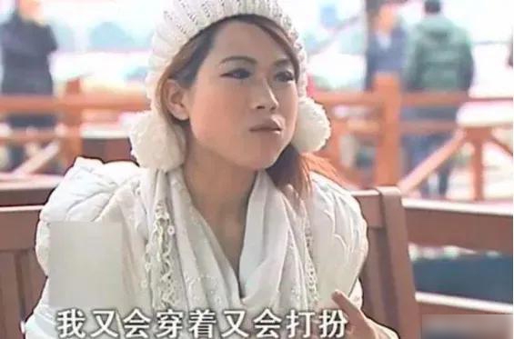 自信陳女覺得自己同父母太唔似樣。