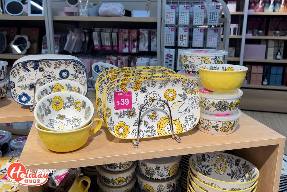 煮婦們來到有更多選擇，例如必買的實用廚具，木系碗具及拼花陶瓷碟大受歡迎！
