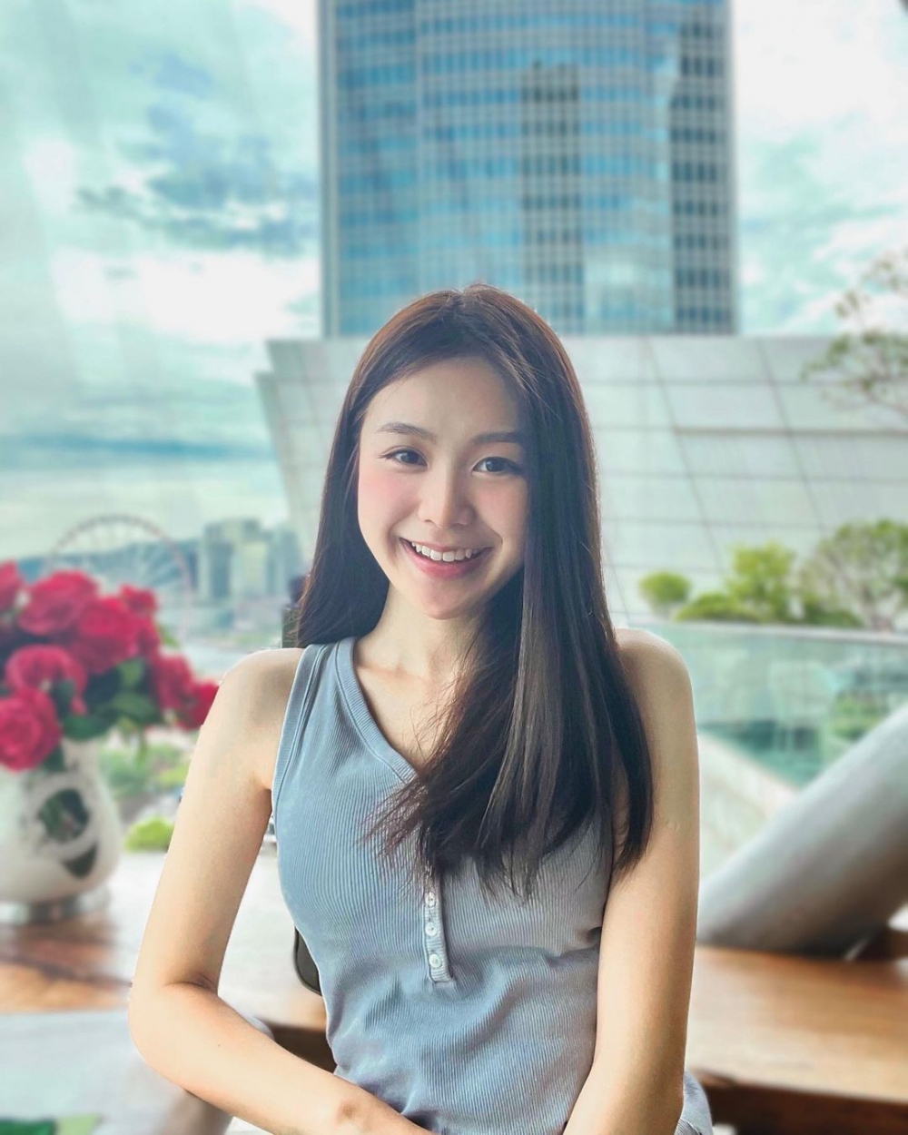 Bronte指試過同一日之內喺同一間餐廳等唔同嘅男士過嚟,連侍應都認得佢,場面尷尬!