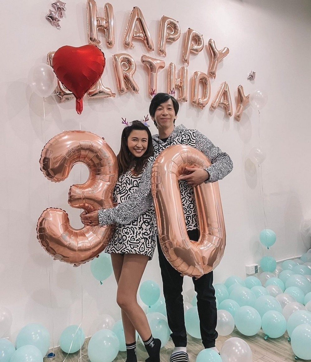 江嘉敏最近宣佈與交往4年嘅男友Anthony分手,仲疑似暗示係對方變心?!