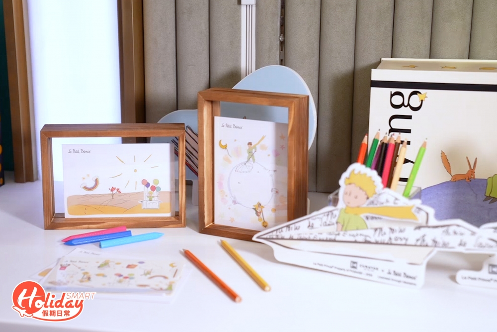 而且會送2張獨家場影卡及貼紙