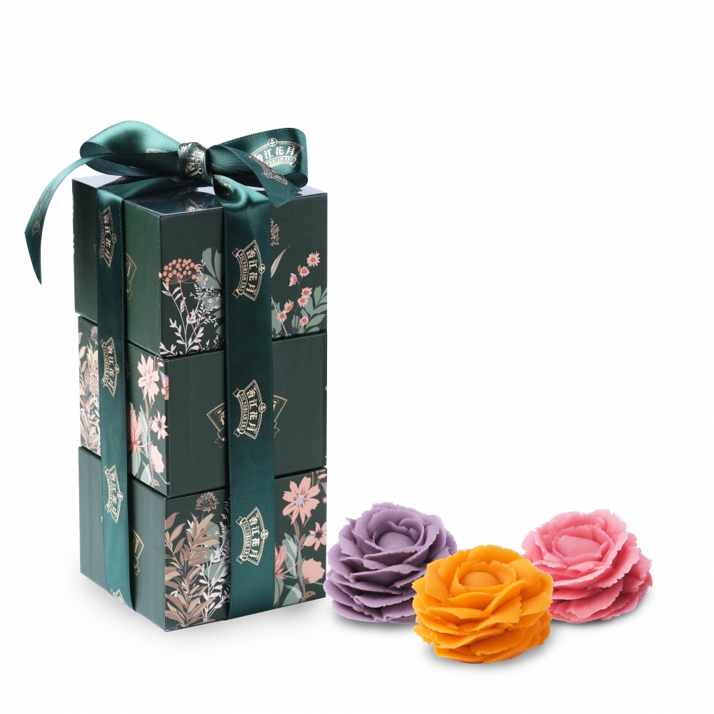 ⽉季花三⾊⽉餅。