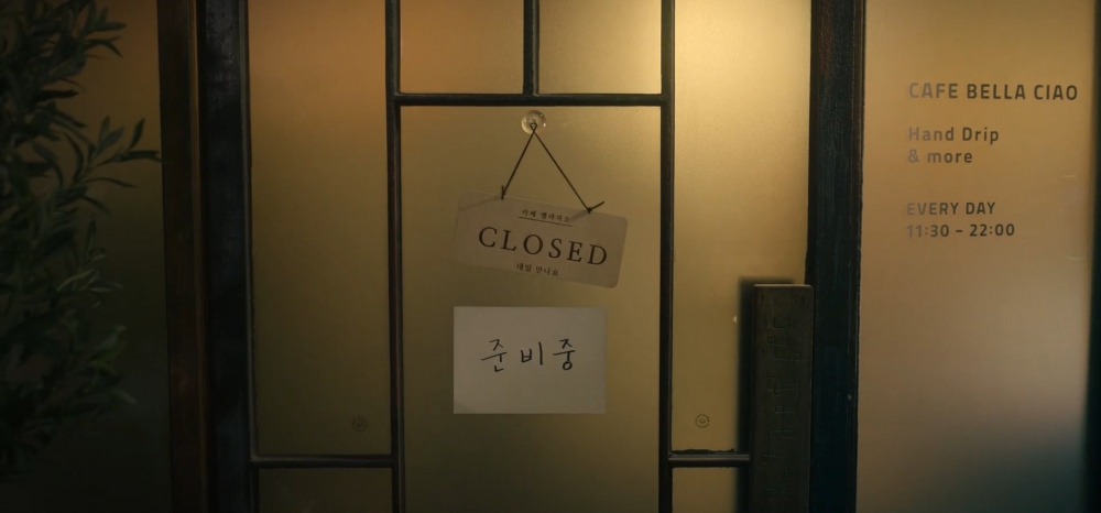 「Bella Ciao」的名字靈感來自原版的主題曲《Bella Ciao》。