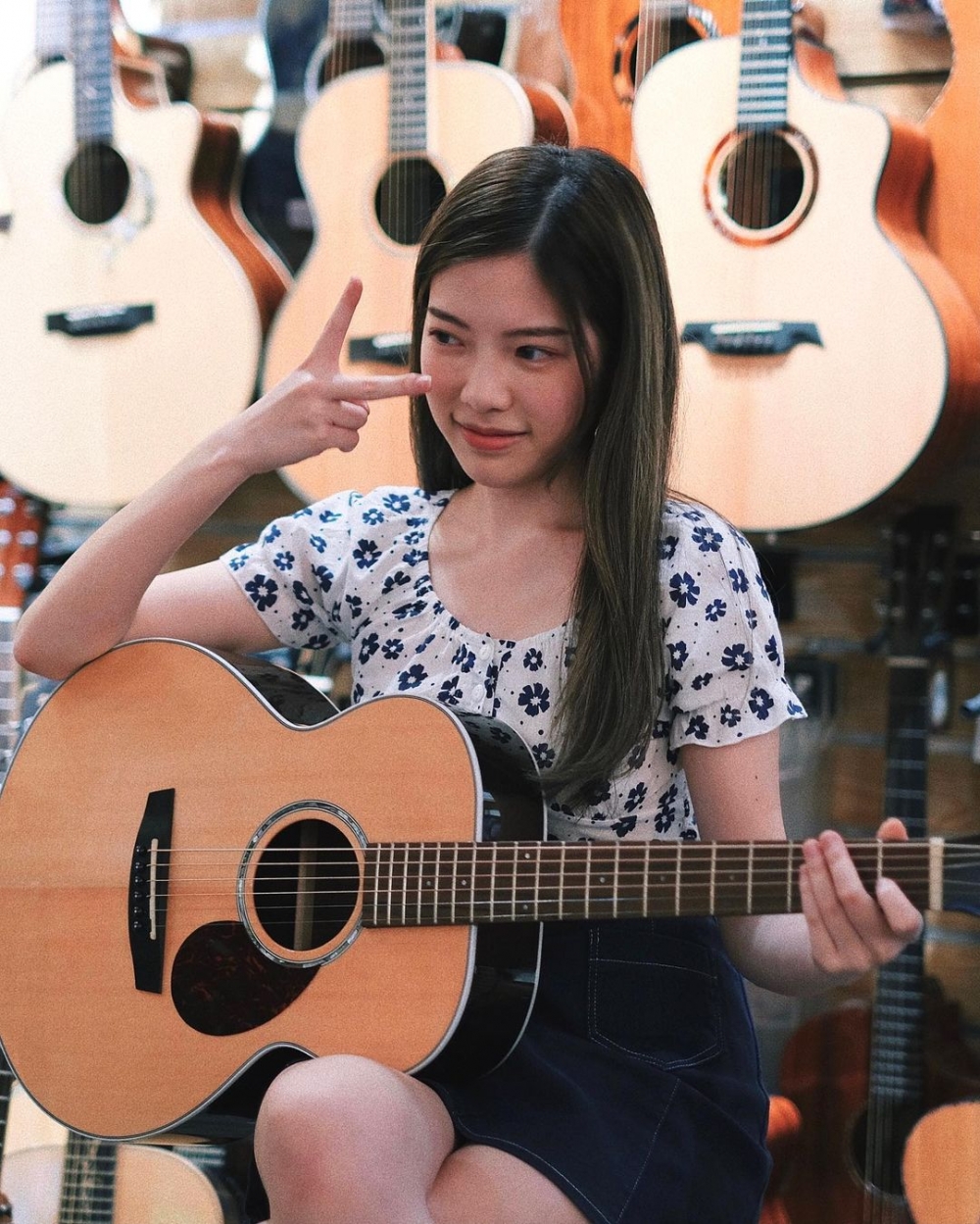 Pamela經常會在Instagram及YouTube Channel分享自彈自唱片段~