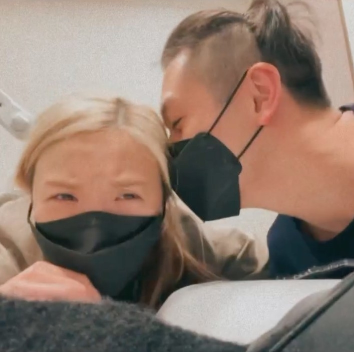 早前Mag公開快速測試結果疑似確診，被揭係因為「同住者」Anton都確診而導致「中招」！