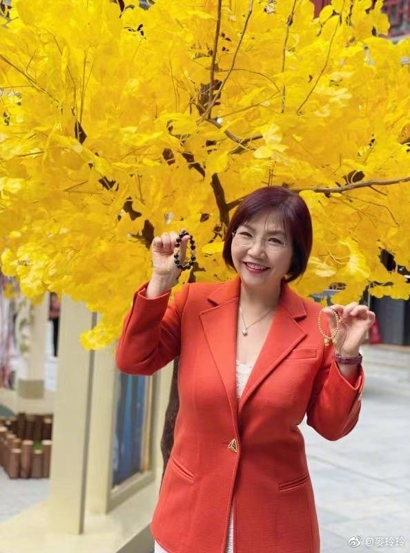 麥玲玲多年開設出售風水吉祥物嘅店舖,賺到不少錢!