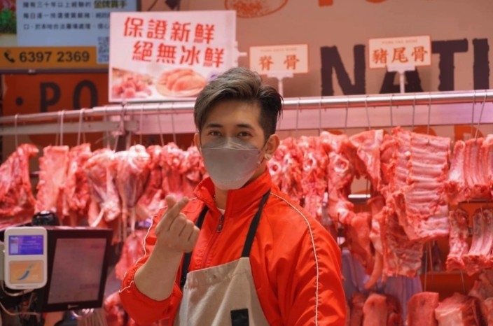 荃灣豬肉威威工作接踵而來,開始拍攝廣告以及經營自己嘅YouTube頻道!