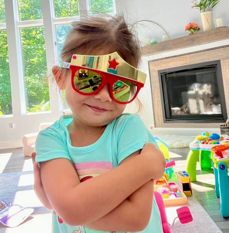 早已屆退休年齡嘅Manna姐同2歲孫女一齊親親大自然，盡享天倫之樂