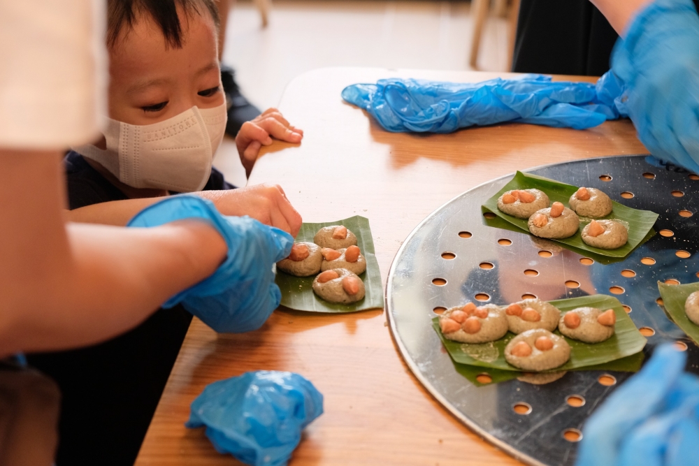 文化館2樓就不時會舉行文化活動，如今年中秋雖則因疫情無法舉辦舞火龍活動但於文化館舉行「中秋茶粿薈」，製作客家傳統中的「圓籠茶粿」，令大眾感受大坑昔日客家文化。