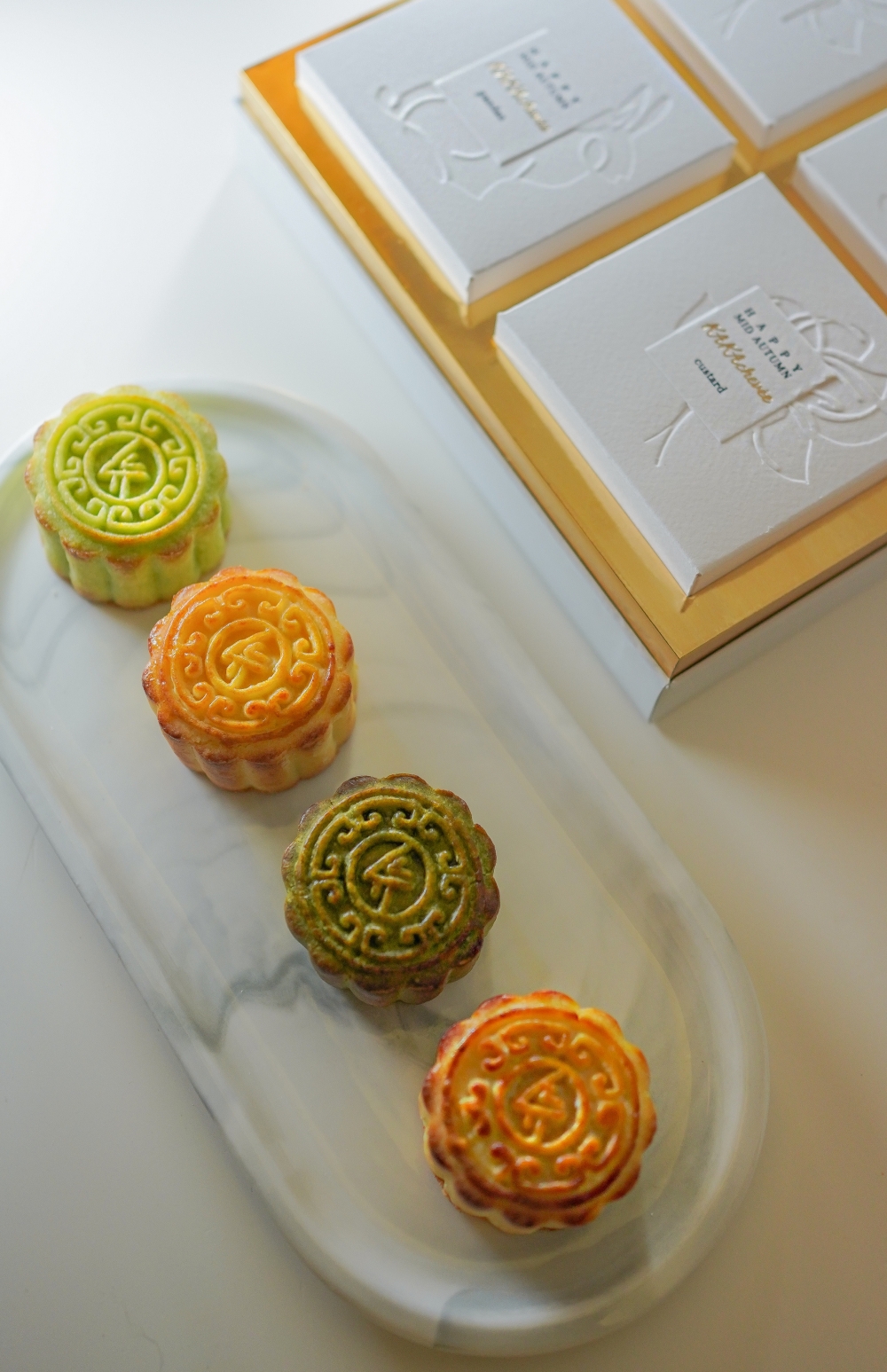 手工曲奇月餅禮盒：奶黃曲奇、流心奶黃曲奇、流心抹茶紅豆曲奇及首創班蘭曲奇口味。