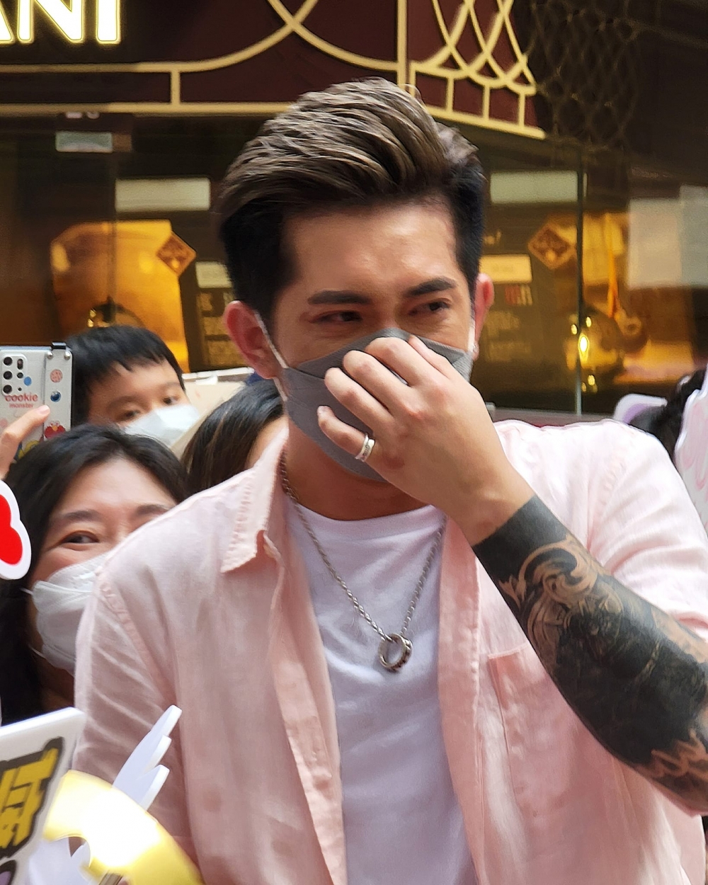 有粉絲影到威威感動落淚一刻。